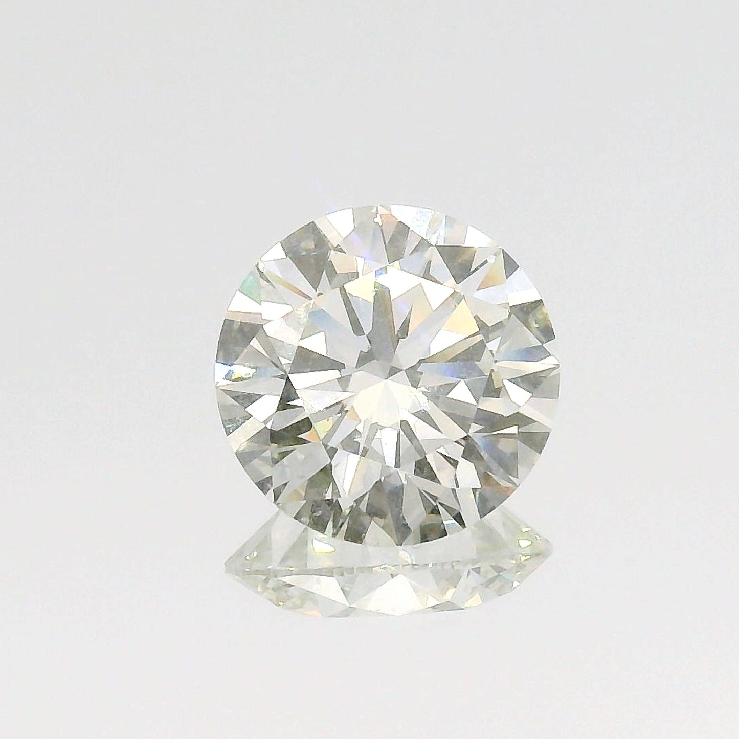 3.11 Carat G-VS2 Round Skydiamond