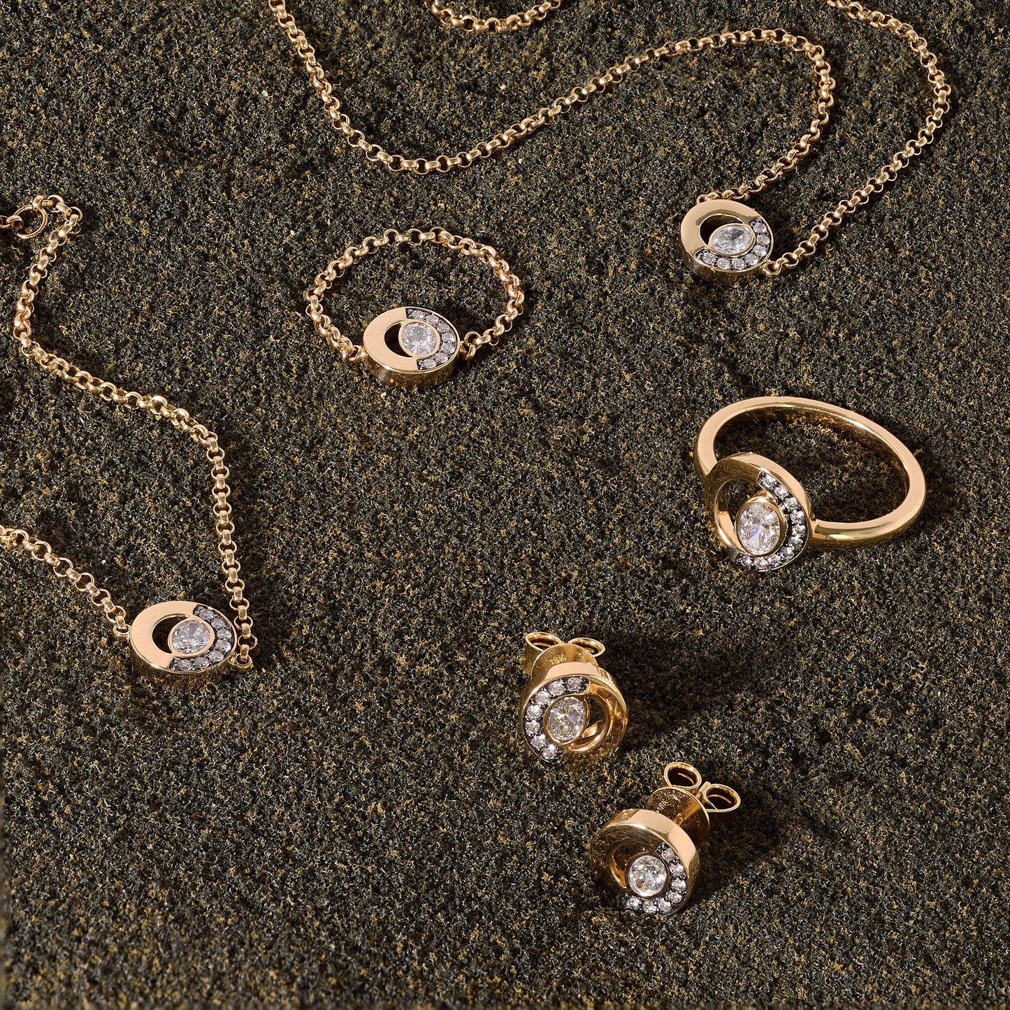 Crescent Bracelet 0.21ct in 18ct Yellow Gold