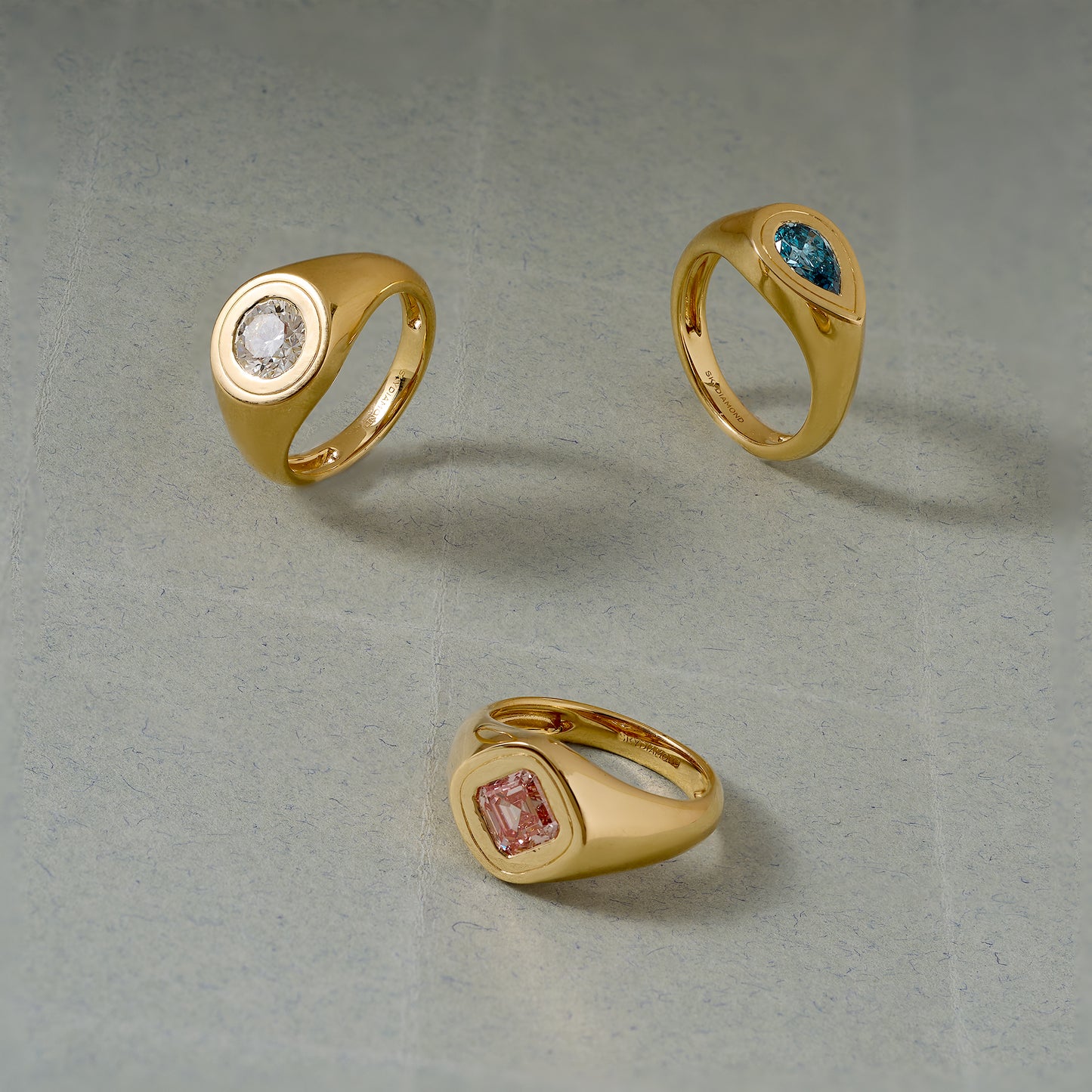 Pear 0.73 Blue VVS2 Signet Ring in 18ct Yellow Gold