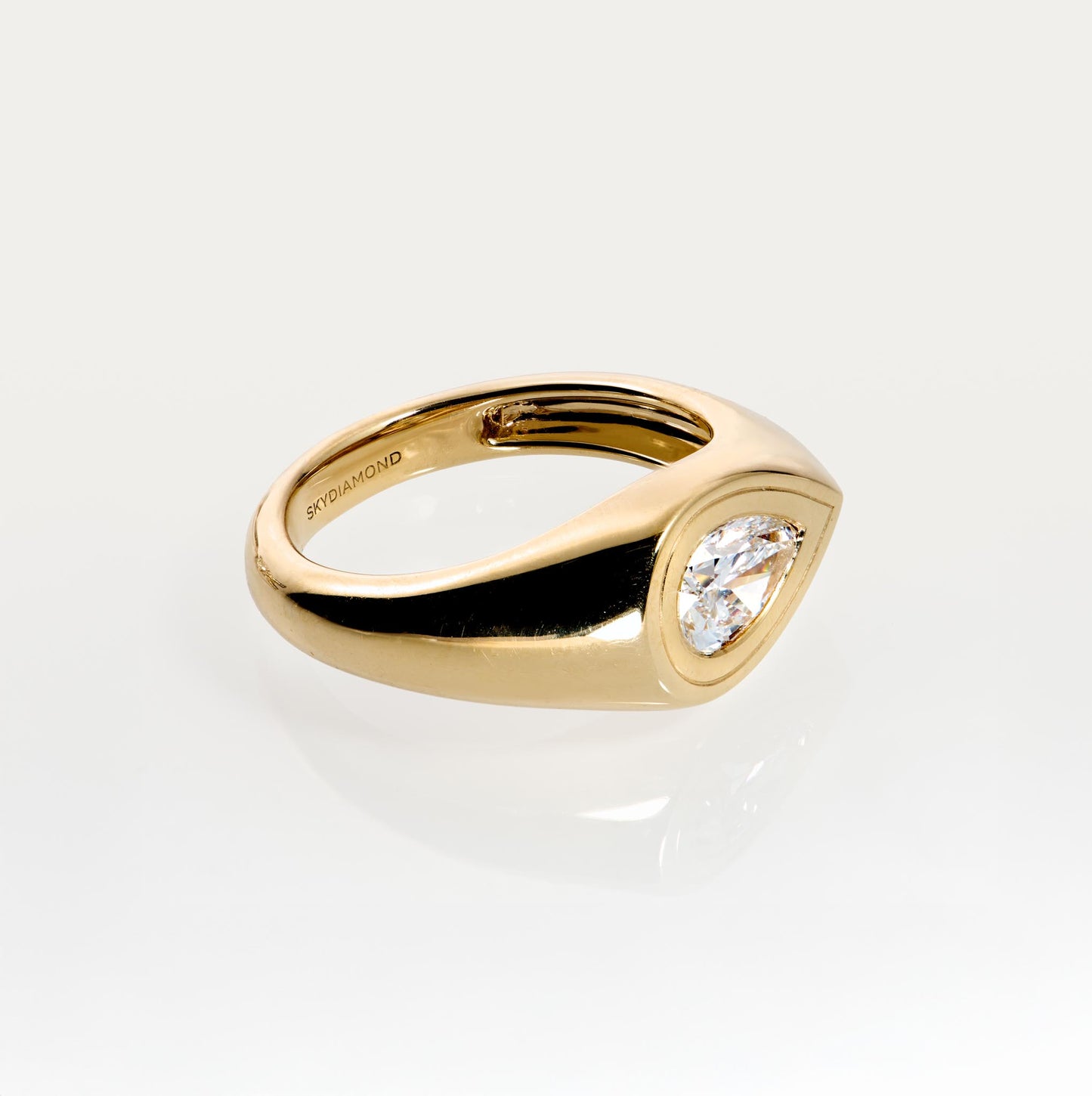 Pear 0.71 Sky Signet Ring in 18ct Yellow Gold