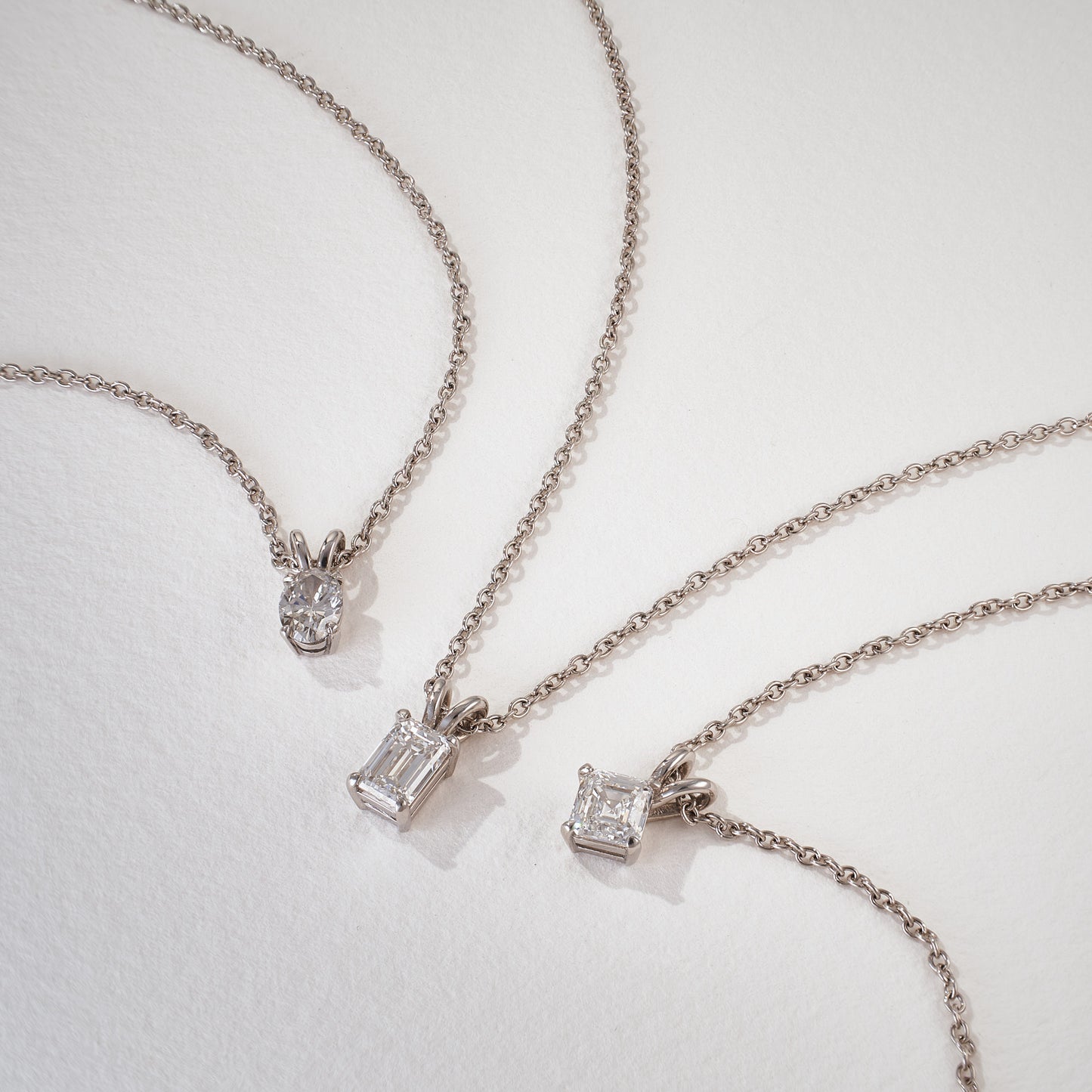 Luna Oval 0.84 EVVS1 Pendant in Platinum