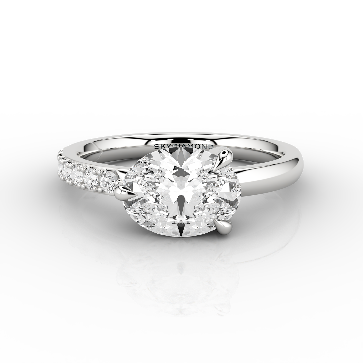 Stilla Solitaire Engagement Ring