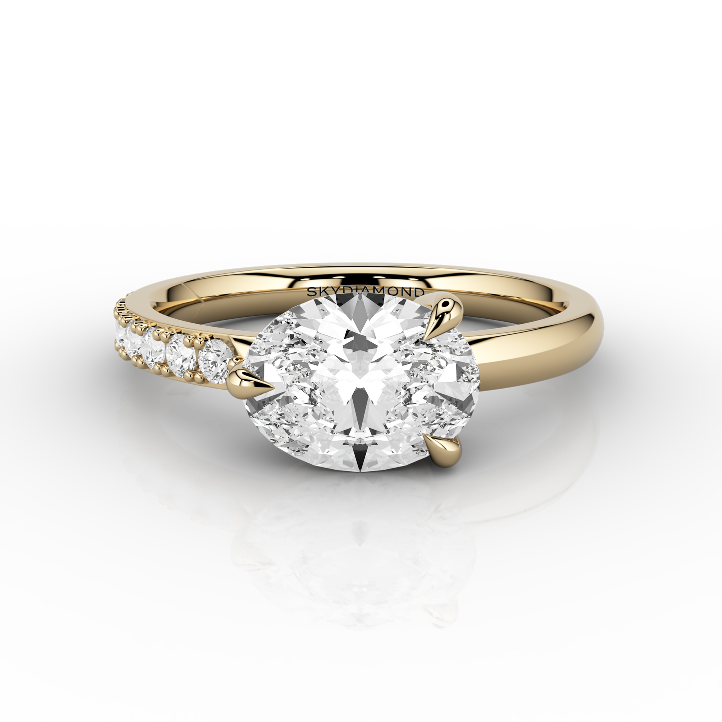 Stilla Solitaire Engagement Ring