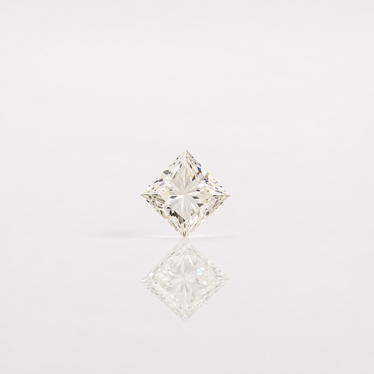 0.51ct White Princess Skydiamond