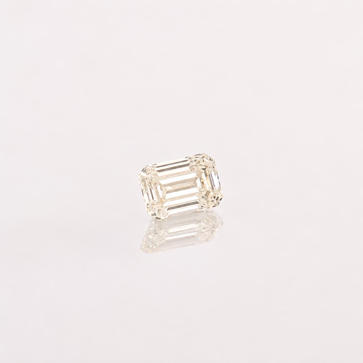 0.51ct White Emerald Skydiamond