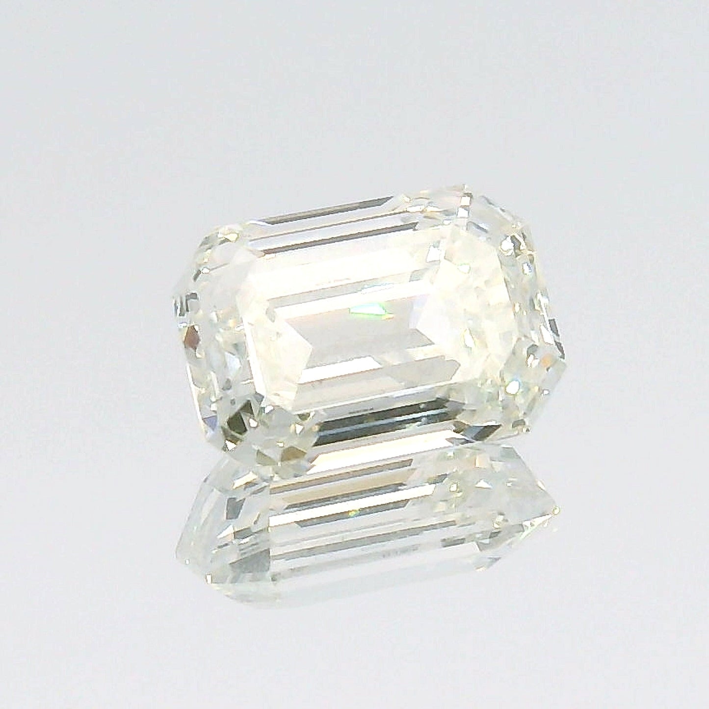 2.01 Carat G-VVS1 Emerald Skydiamond