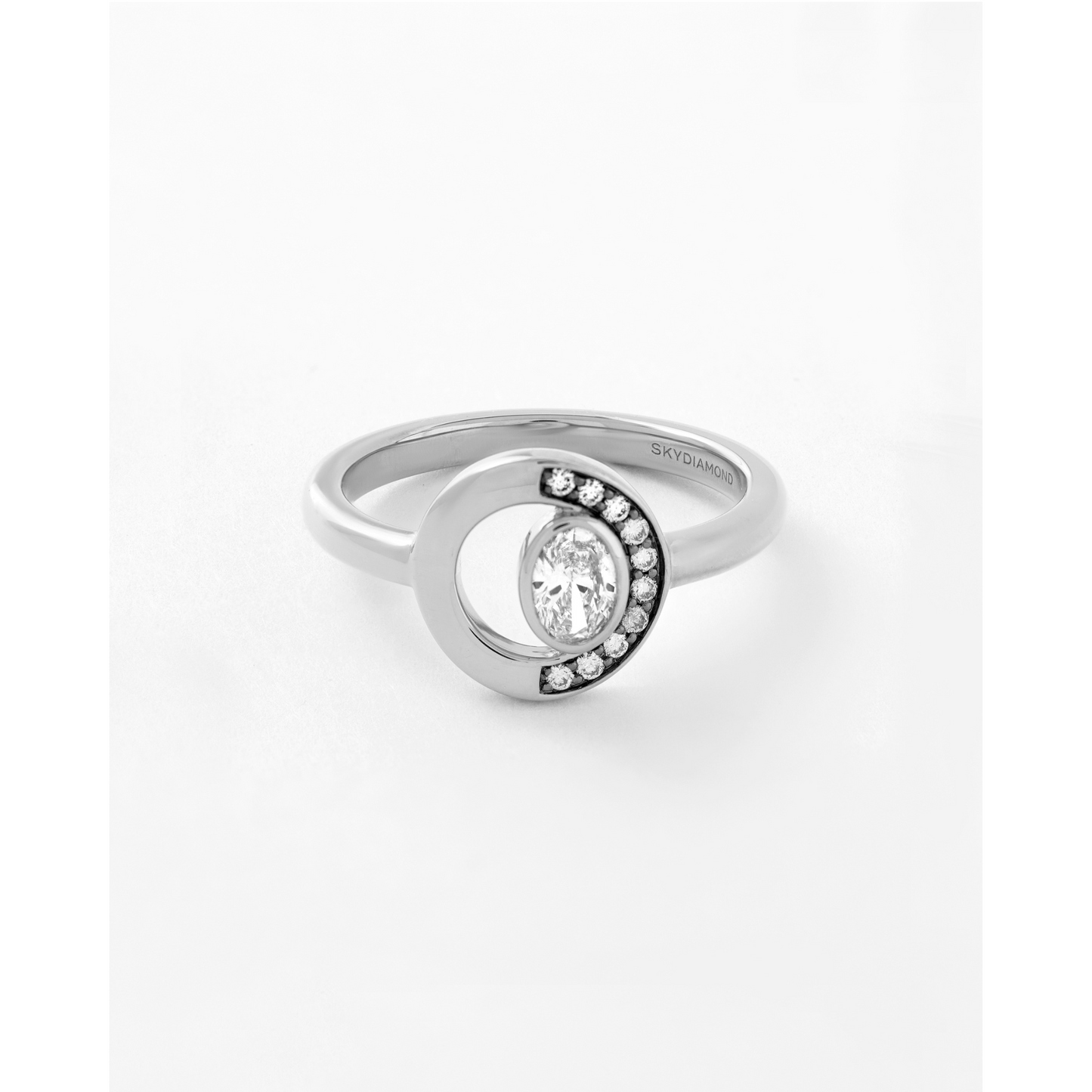 Crescent Ring 0.34ct in Platinum