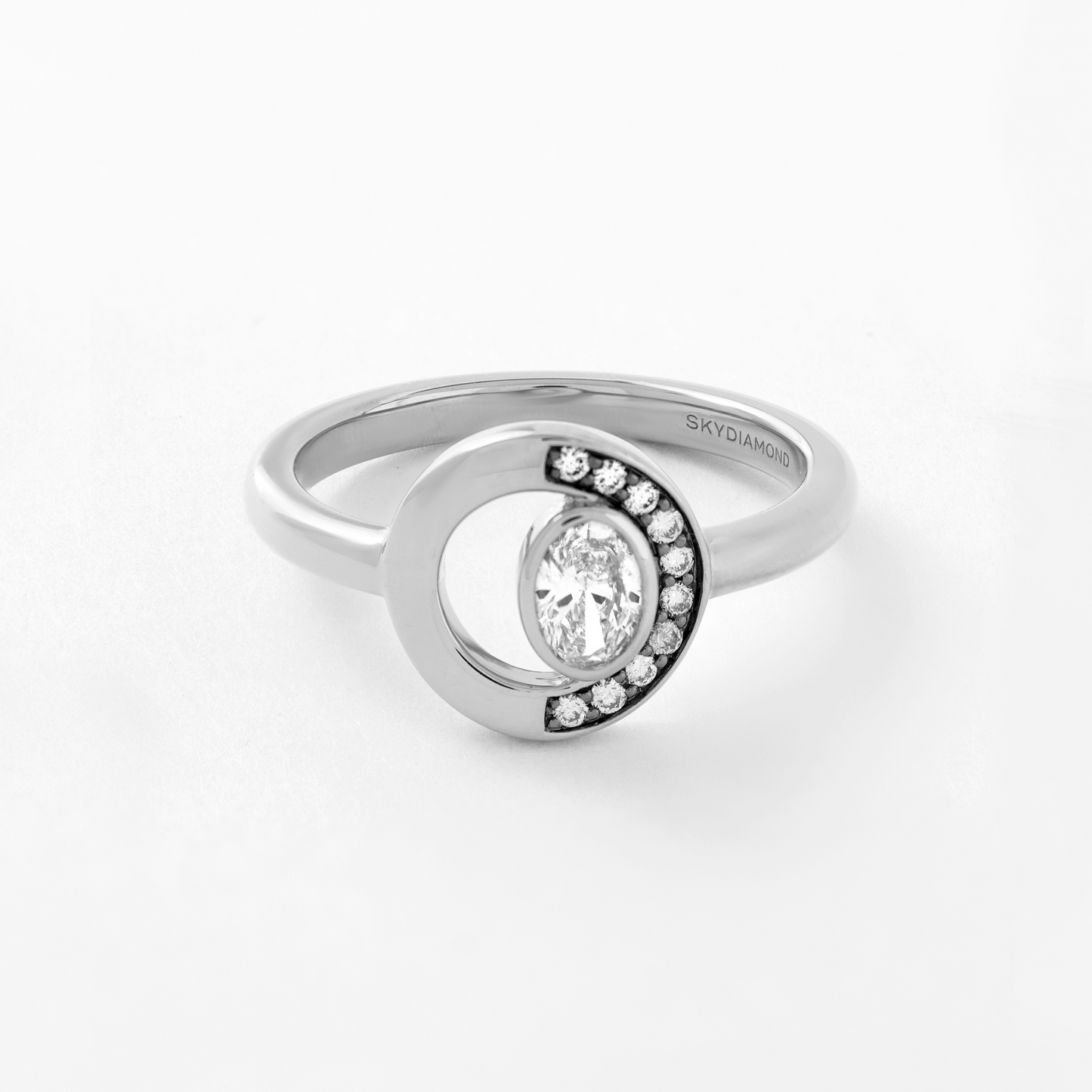 Crescent Ring 0.34ct in Platinum