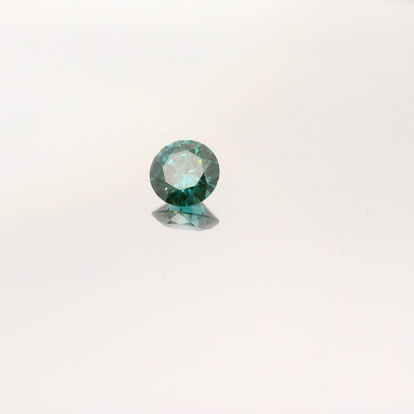 0.71ct Teal Round Brilliant Skydiamond