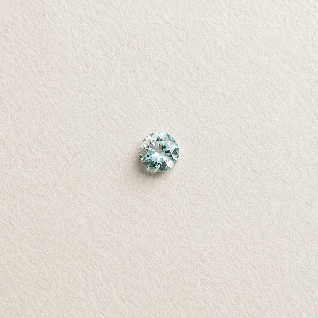 0.88ct Blue Round Brilliant Skydiamond