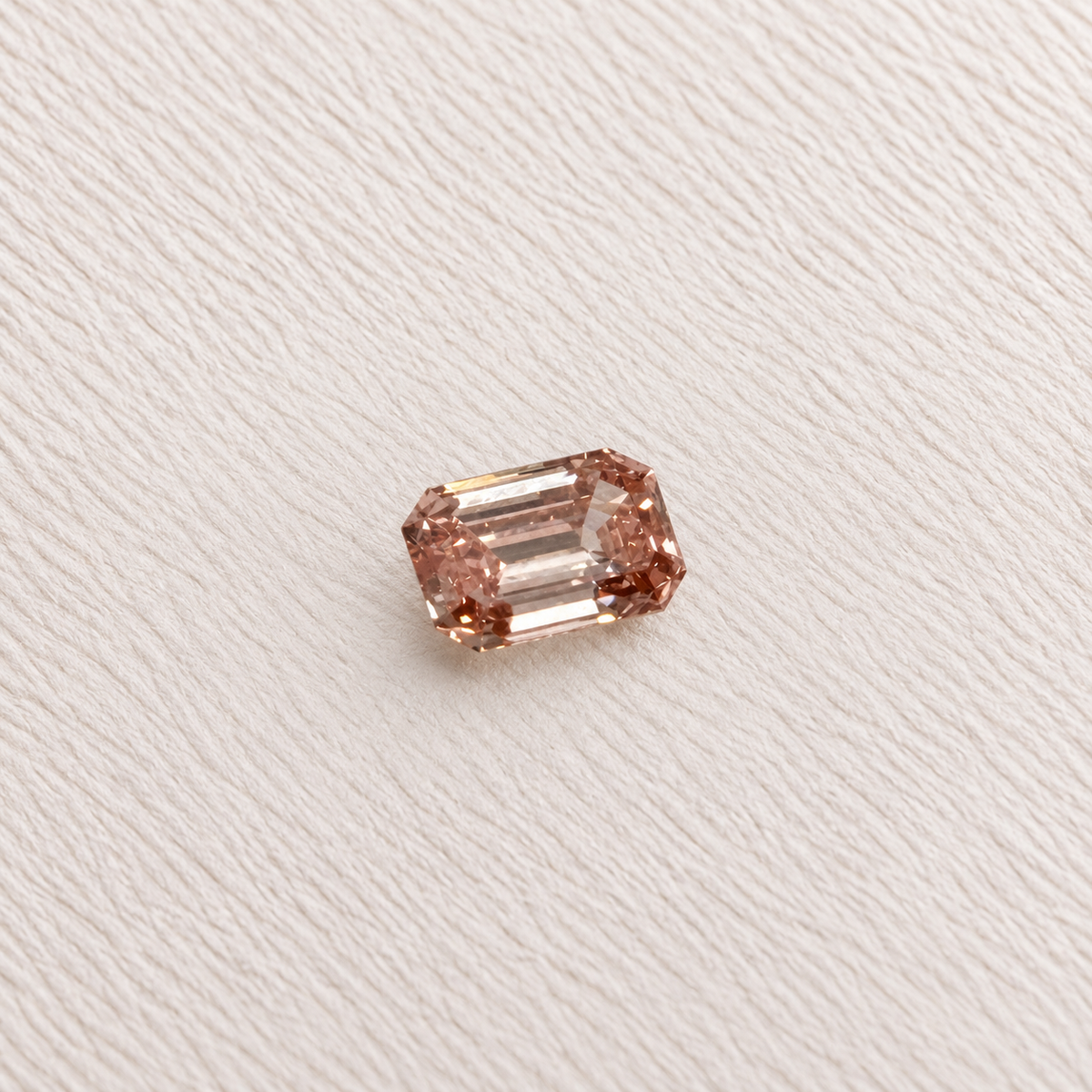 0.61 Fancy Pink VVS2 Emerald Skydiamond