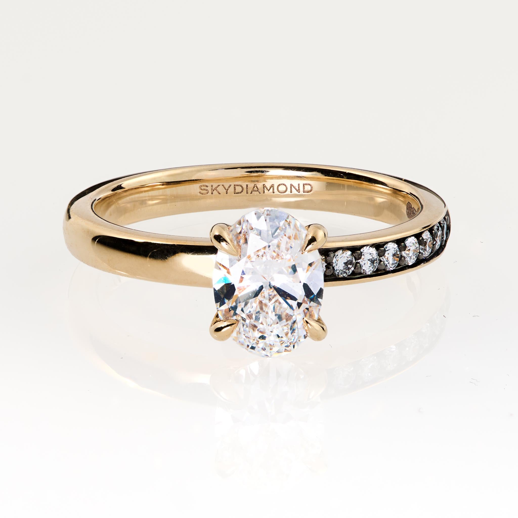 Double Love Oval 0.94 HVS1 Ring 18ct Yellow Gold