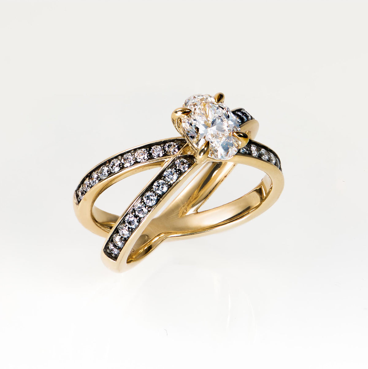 Lateral Cross Rings Double Love Oval 0.94 HVS1 Cross Ring in 18ct Yellow Gold – Skydiamond