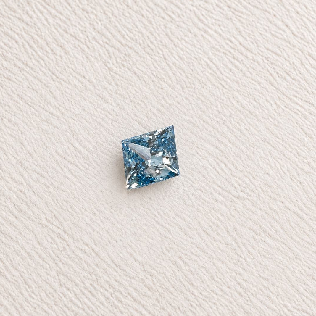 0.61ct Blue Princess VVS2 SkyDiamond