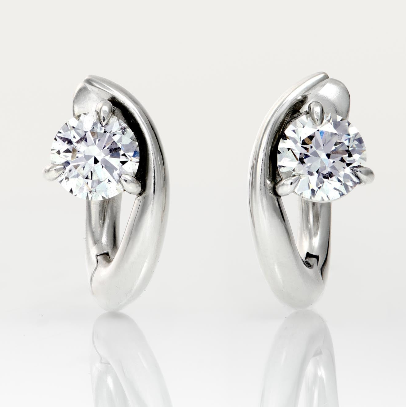 Onda Round Brilliant 1.74cts Earrings