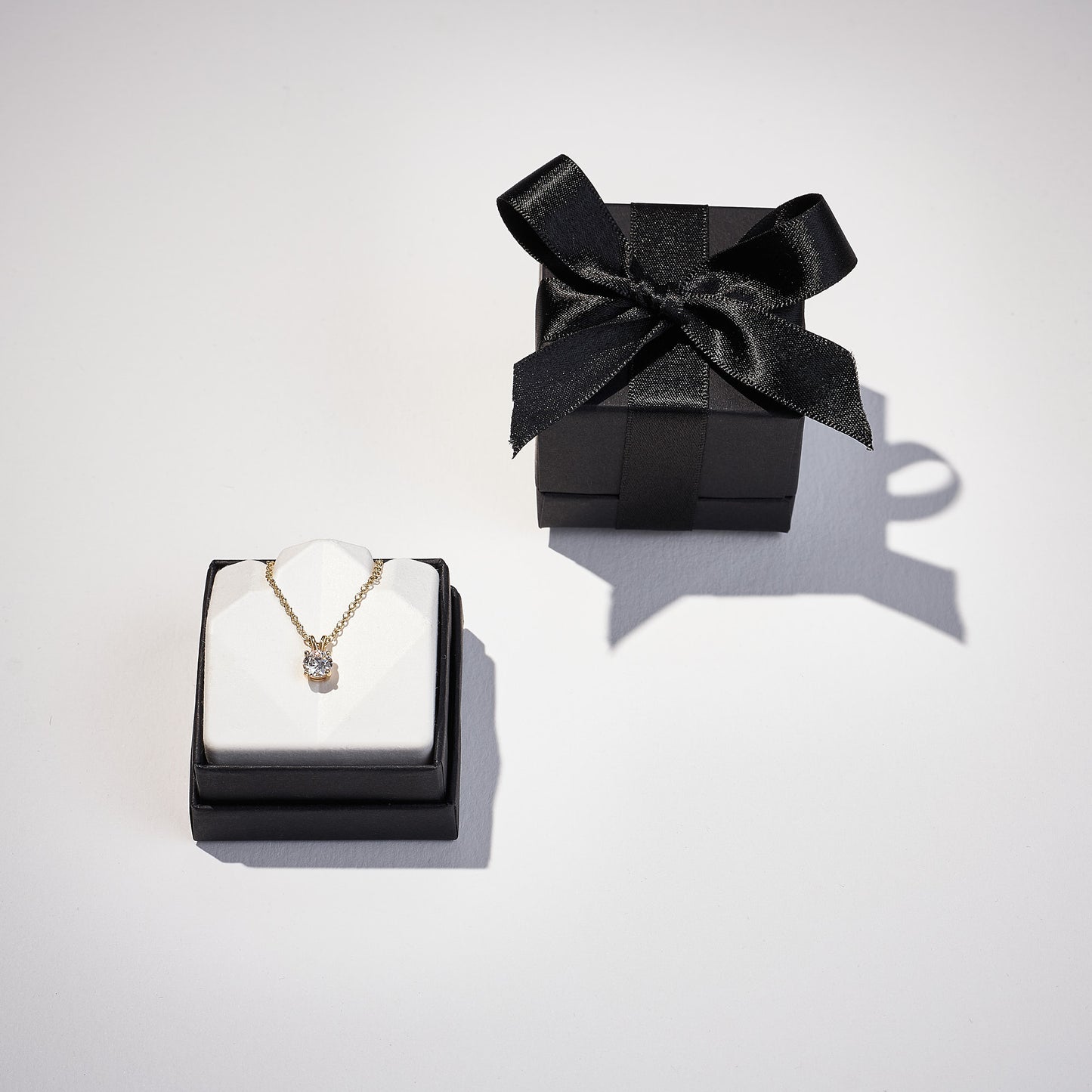 Modern 1.08ct Pendant in 18ct Yellow Gold