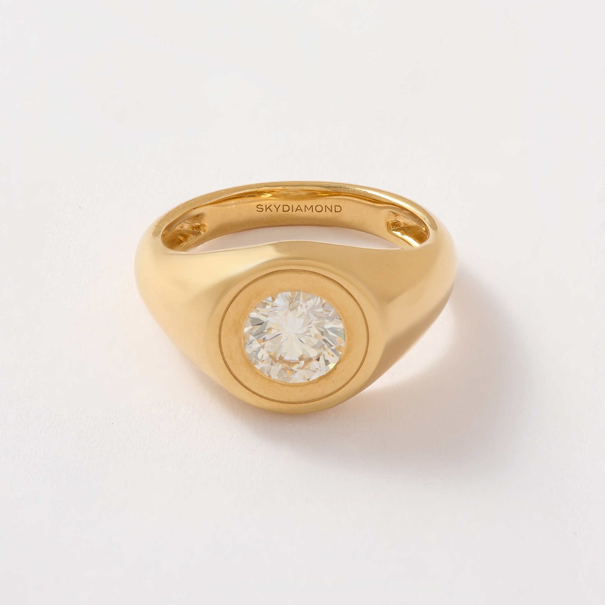 White Round Brilliant 1ct Sky Signet Ring in 18ct Yellow Gold