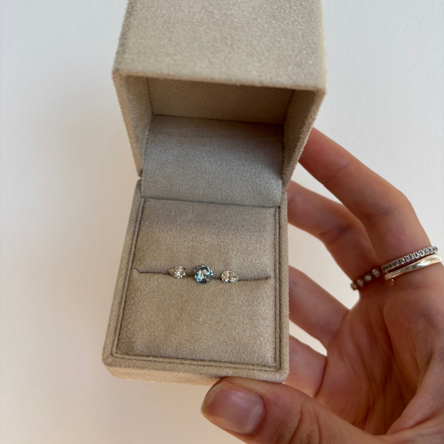 0.88ct Blue Round Brilliant Skydiamond