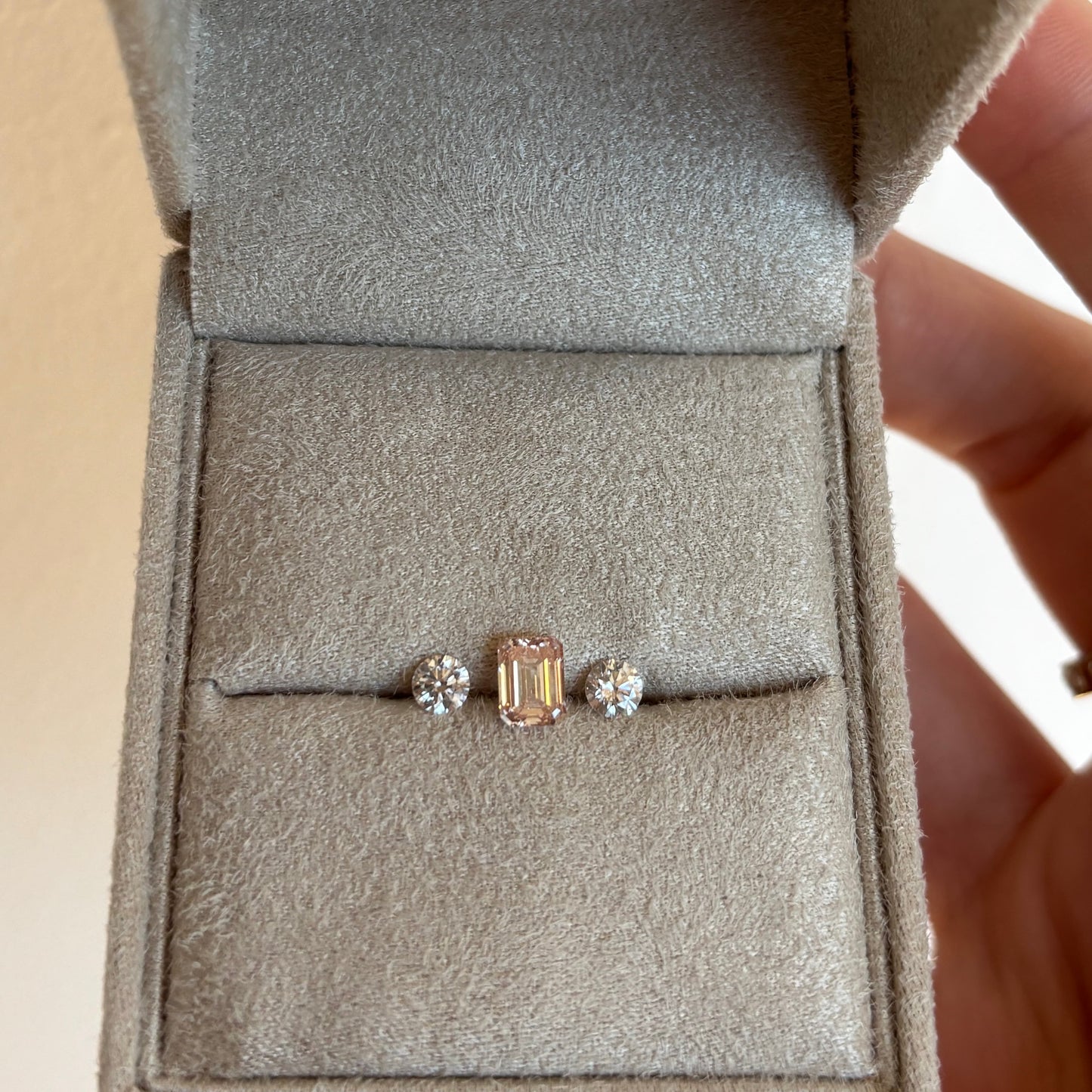 0.86ct Pink Emerald Skydiamond
