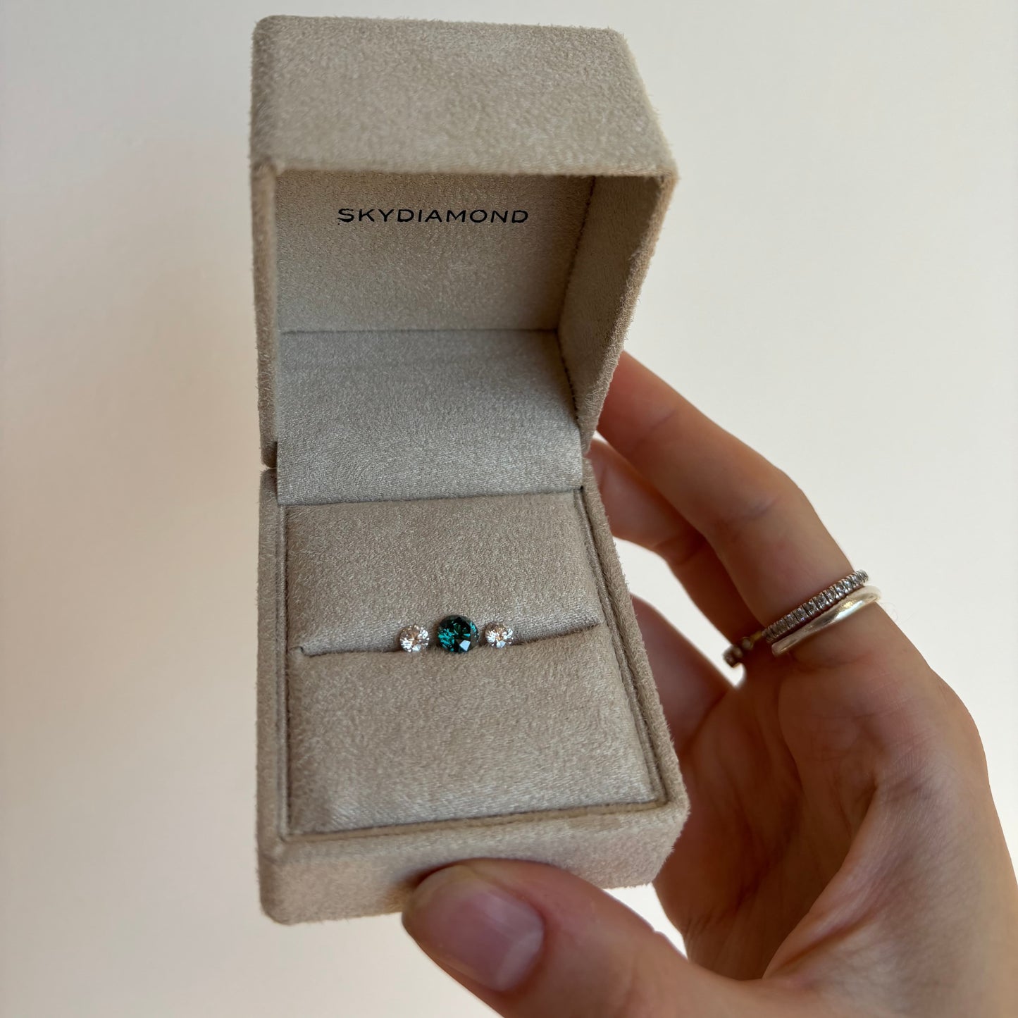 0.77ct Teal Round Brilliant Skydiamond