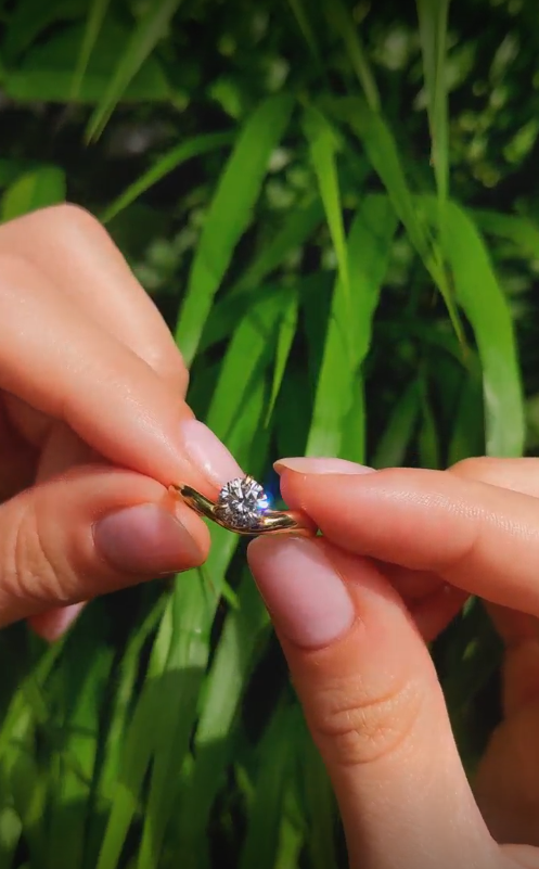 Onda 0.91ct Liquid Silver Round Brilliant Wave Ring in 18ct Yellow Gold