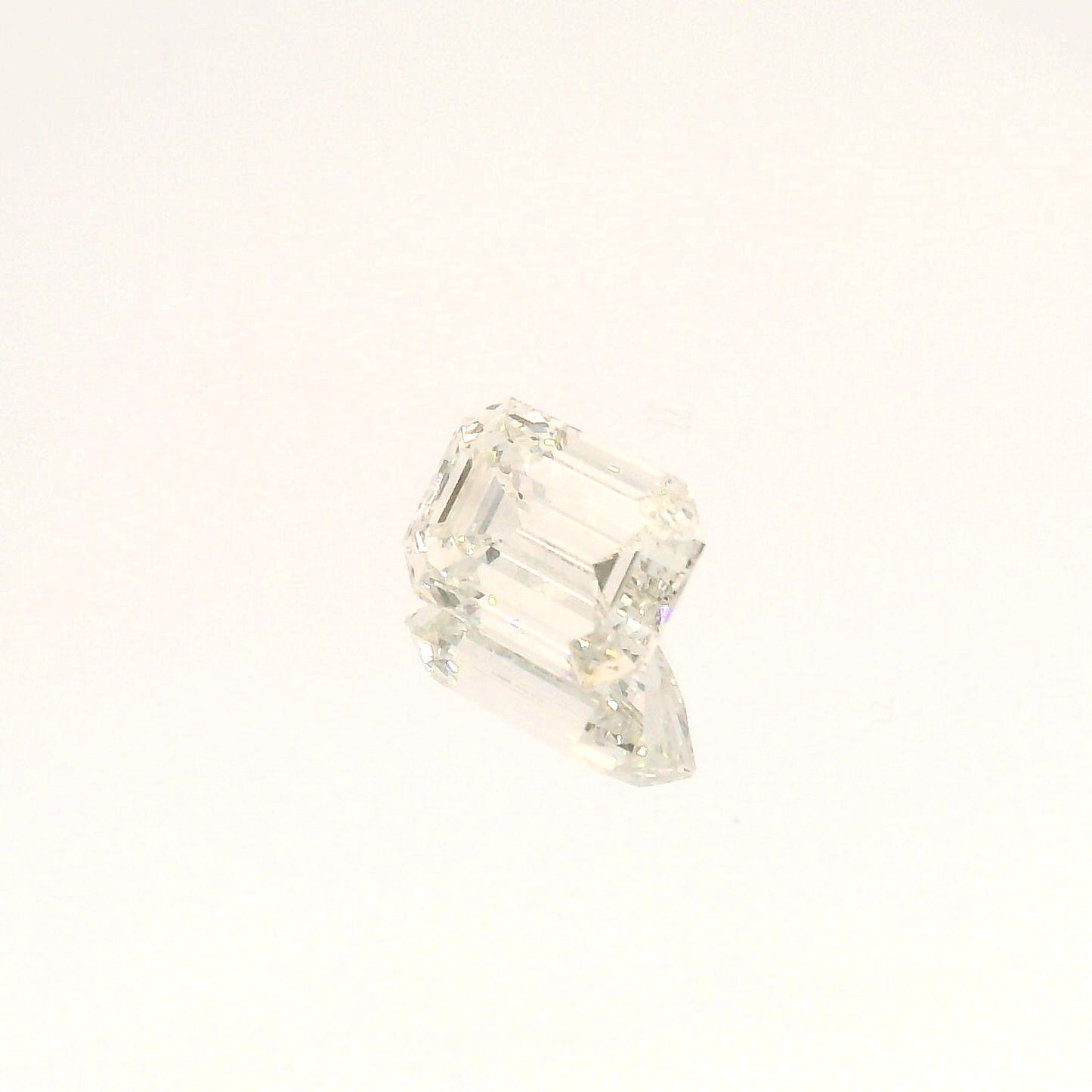 3.00 Carat G-VVS2 Emerald Skydiamond